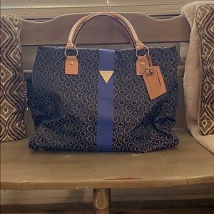 Guess tote